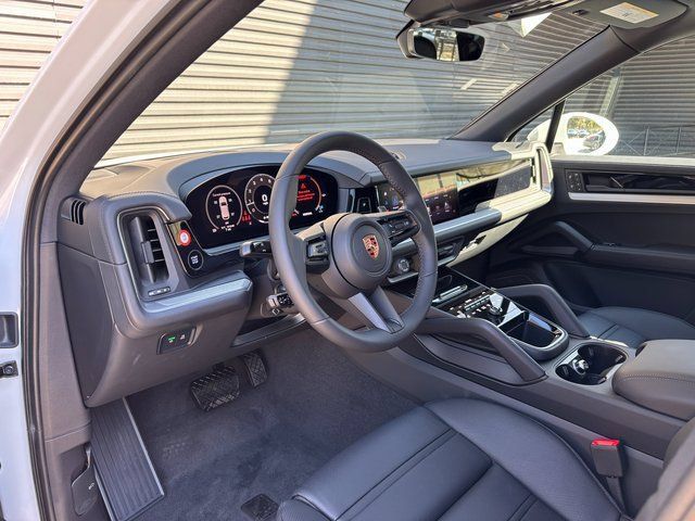 Used 2026 Porsche Cayenne AWD/4WD image 4