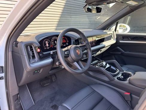 Certified 2026 Porsche Cayenne AWD/4WD image 4