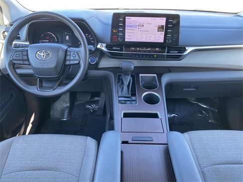 Used 2024 Toyota Sienna LE image 13