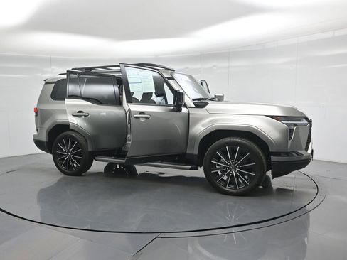 Used 2025 Lexus GX 550 w/ Accessory Package (2T) image 36