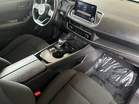 Used 2024 Nissan Rogue S FWD image 15