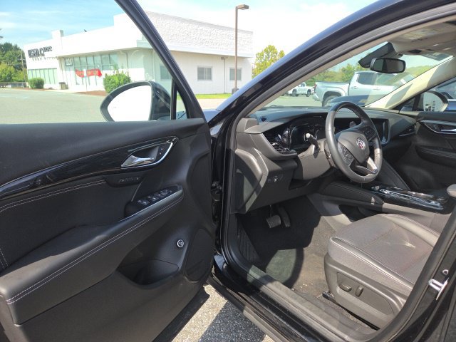 Used 2023 Buick Envision Essence FWD image 9
