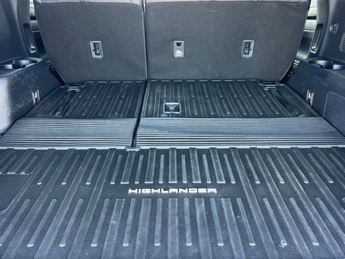 Used 2022 Toyota Highlander XLE FWD image 15