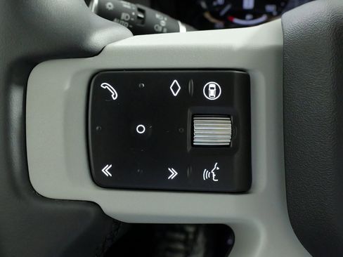 Used 2024 Land Rover Defender 110 S image 59