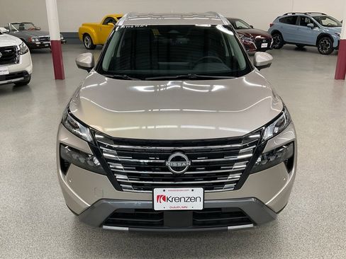 Used 2025 Nissan Rogue SL image 2