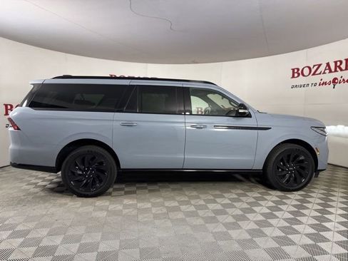 Used 2025 Lincoln Navigator L Reserve w/ Jet Appearance Package image 9