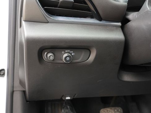 Used 2023 Chevrolet Traverse LT image 17