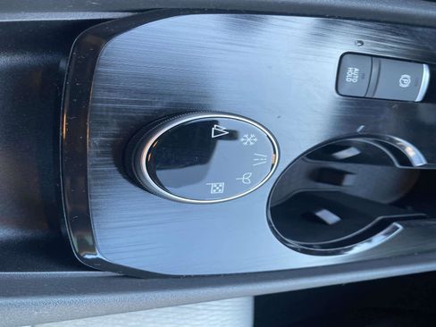 Used 2024 Nissan Rogue SV image 15