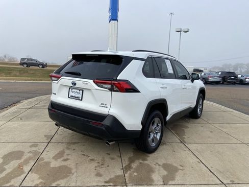 Used 2022 Toyota RAV4 XLE image 10