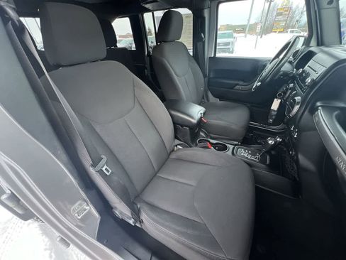 Used 2018 Jeep Wrangler Unlimited Sport S AWD/4WD image 28