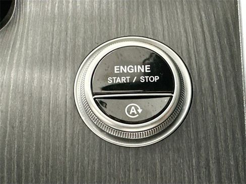 Used 2025 Mercedes-Benz C 300 4MATIC Sedan image 22