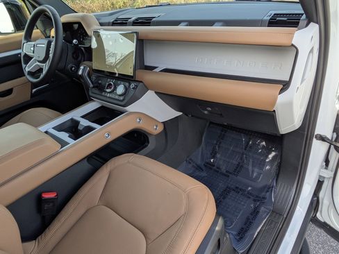 New 2026 Land Rover Defender 110 X-Dynamic SE image 30