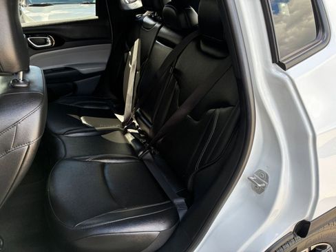 Used 2025 Jeep Compass Limited image 38