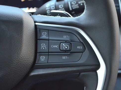 New 2025 Jeep Grand Cherokee Limited image 18