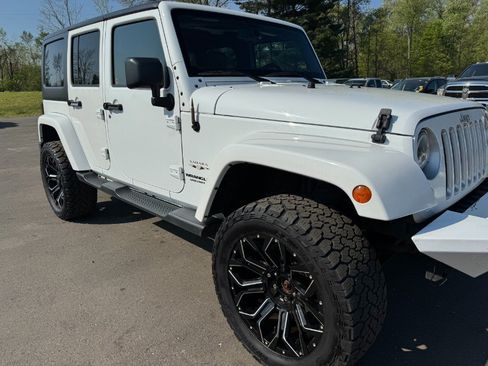 Used 2016 Jeep Wrangler Unlimited Sahara w/ Max Tow Package AWD/4WD image 12