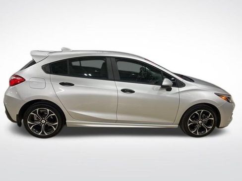 Used 2019 Chevrolet Cruze LT w/ Convenience Package image 6