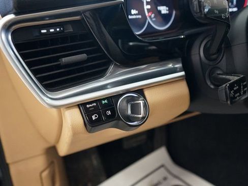 Used 2019 Porsche Panamera 4 image 31