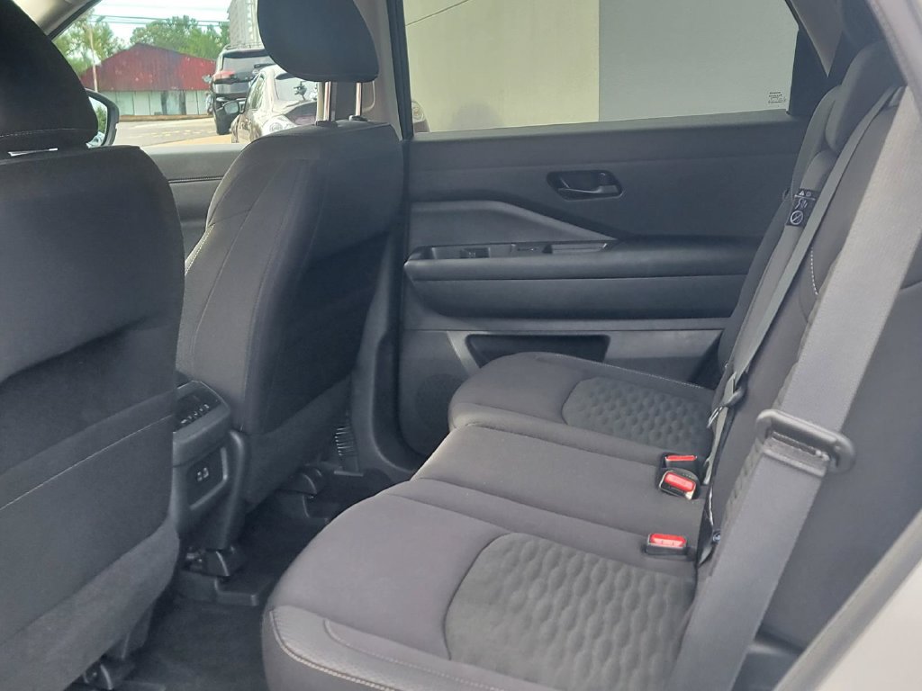 Used 2025 Nissan Pathfinder SV AWD/4WD image 17