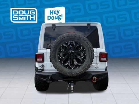 Used 2019 Jeep Wrangler Unlimited Sahara w/ Uconnect 4C Nav & Sound Group AWD/4WD image 3