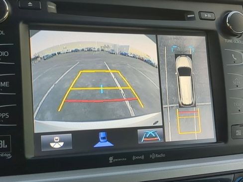 Certified 2018 Toyota Highlander Limited Platinum image 14