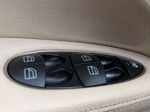 Used 2006 Mercedes-Benz E 320 CDI Sedan image 38