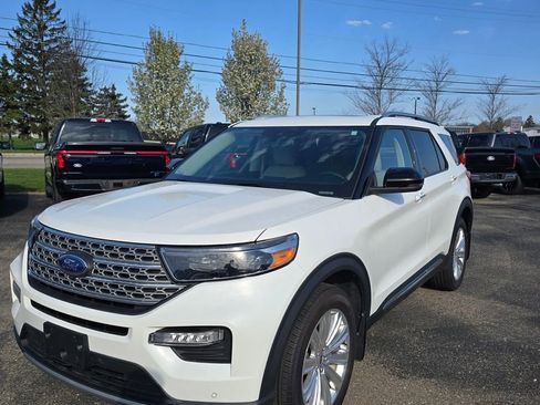Certified 2022 Ford Explorer Limited w/ Equipment Group 301A AWD/4WD image 2