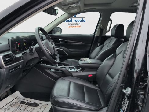 Used 2025 Kia Telluride S image 10