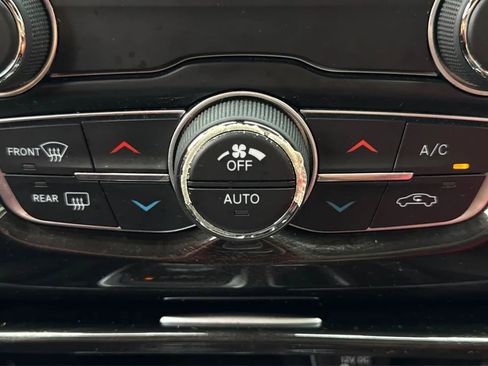 Used 2015 Chrysler 300 Limited RWD image 29