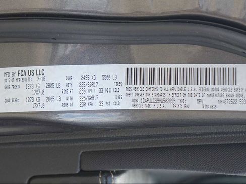 Used 2017 Jeep Cherokee Latitude w/ Comfort & Sound Group FWD image 29