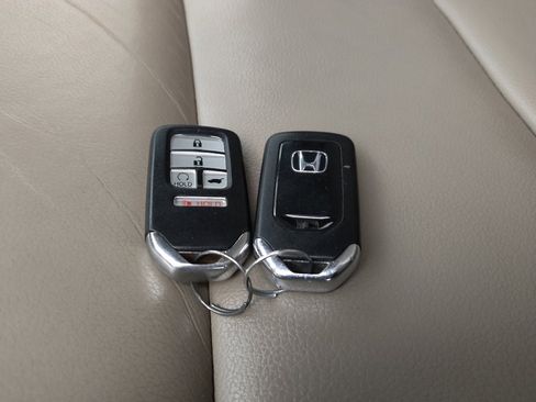 Used 2016 Honda Pilot Touring image 32