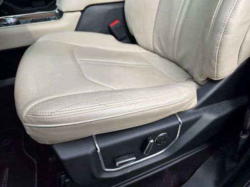 Used 2021 Ford Expedition Platinum image 13