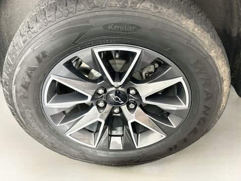 Used 2023 Chevrolet Tahoe Z71 w/ Z71 Off-Road Package AWD/4WD image 11