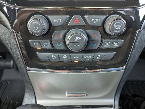 Used 2021 Jeep Grand Cherokee Laredo X AWD/4WD image 7