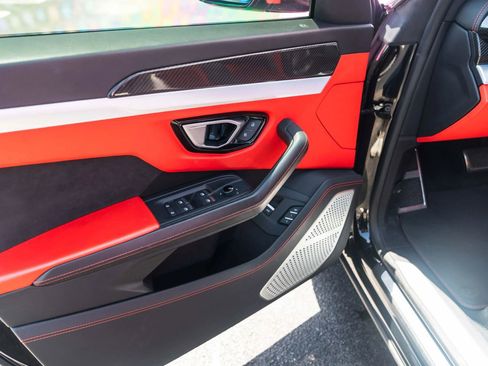 Used 2020 Lamborghini Urus image 34