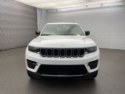 New 2025 Jeep Grand Cherokee Laredo image 6