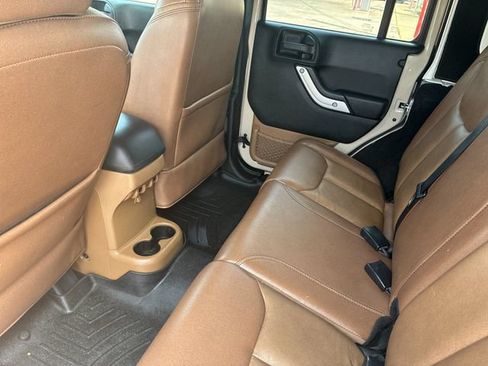 Used 2016 Jeep Wrangler Unlimited Sahara w/ Max Tow Package AWD/4WD image 10
