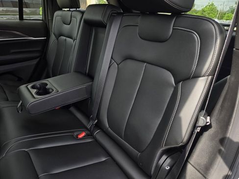 New 2026 Jeep Grand Cherokee Limited RWD image 11