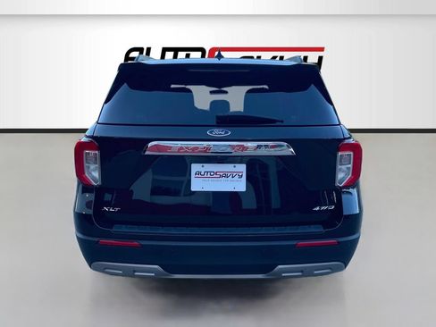 Used 2024 Ford Explorer XLT w/ Equipment Group 202A AWD/4WD image 6