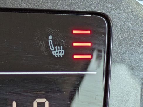 Certified 2023 Volkswagen Tiguan SE image 23