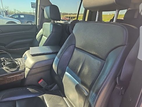 Used 2018 Chevrolet Suburban LT image 7