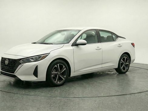 Used 2025 Nissan Sentra SV image 3