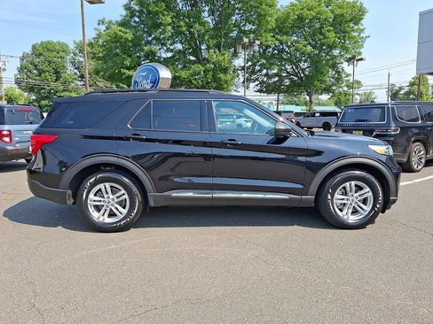 Used 2023 Ford Explorer XLT AWD/4WD image 10