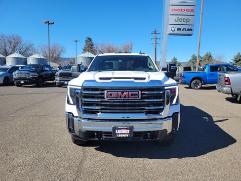 Used 2024 GMC Sierra 3500 SLE w/ SLE Convenience Package image 17