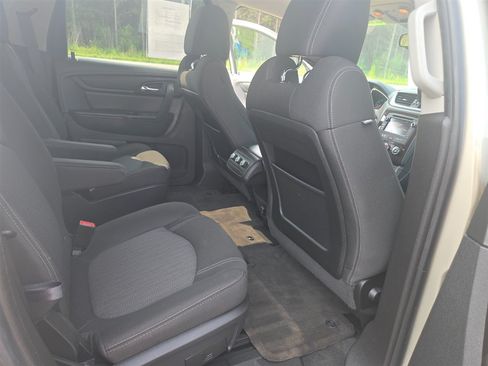 Used 2016 Chevrolet Traverse LT w/ Style and Technology Package FWD image 8