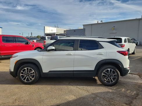 Used 2024 Chevrolet TrailBlazer LT w/ LT Cold Weather Package image 3