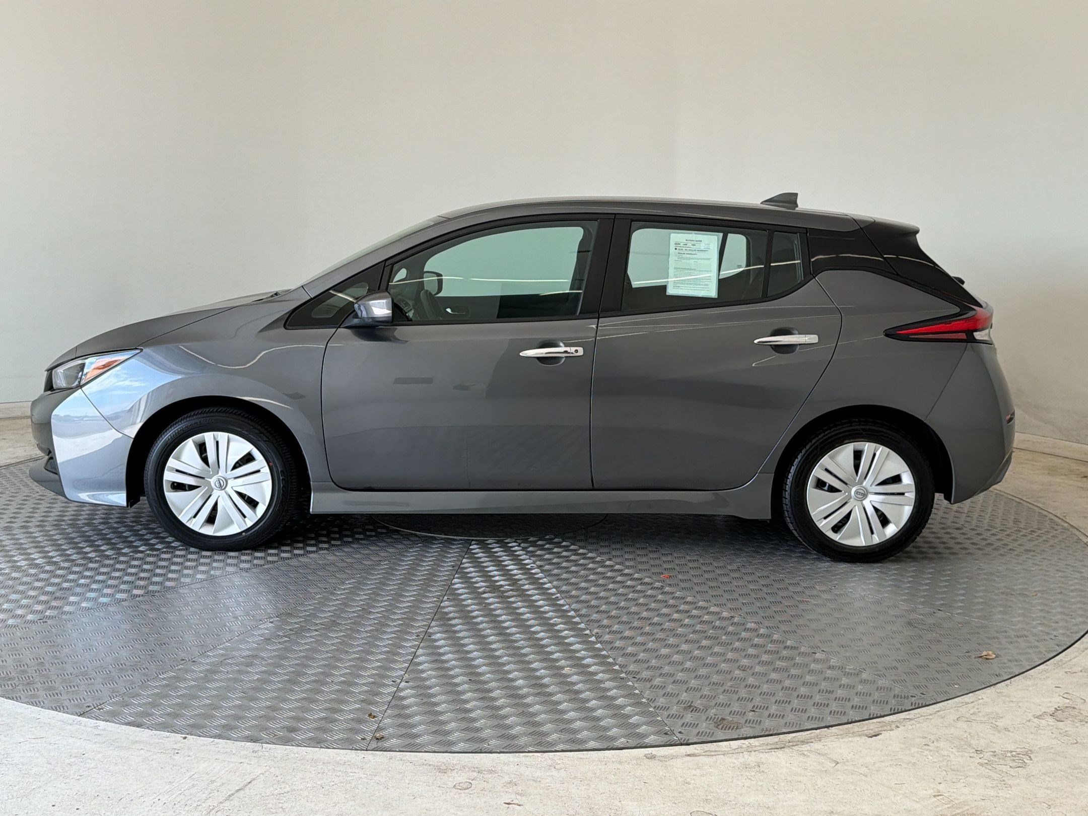 Used 2025 Nissan Leaf S FWD image 2