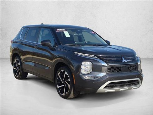 Used 2024 Mitsubishi Outlander SE FWD image 3