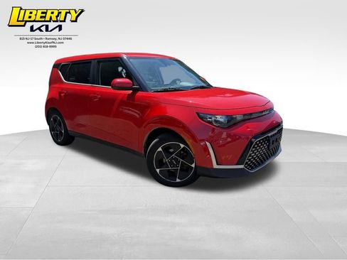 Used 2023 Kia Soul EX FWD image 1