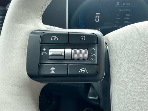Used 2025 Hyundai Santa Fe SEL FWD image 11