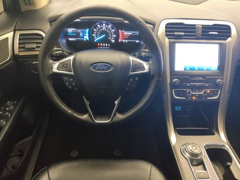 Used 2020 Ford Fusion SEL FWD image 22